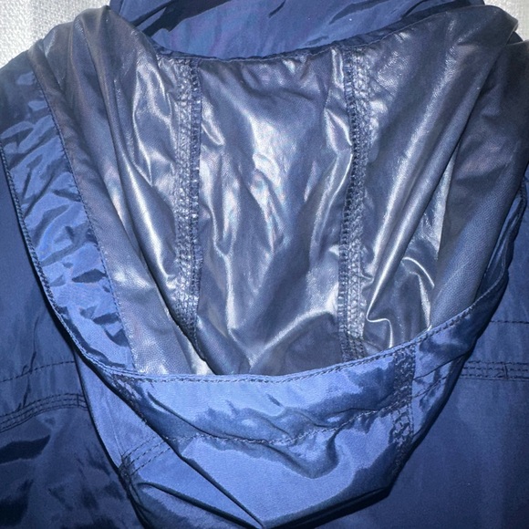Women’s large raincoat with detachable hood. - Picture 5 of 8